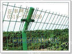 鐵絲安全圍欄網(wǎng) 農(nóng)場與畜牧漁業(yè)的防護(hù)與配套飼料銷售